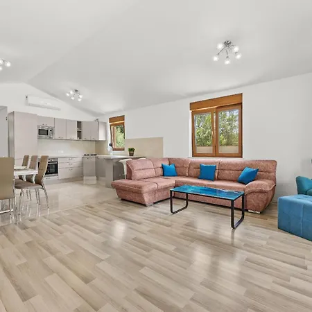 Markulin Near Medulin For 8 People Only 2km From The - Pet Friendly *