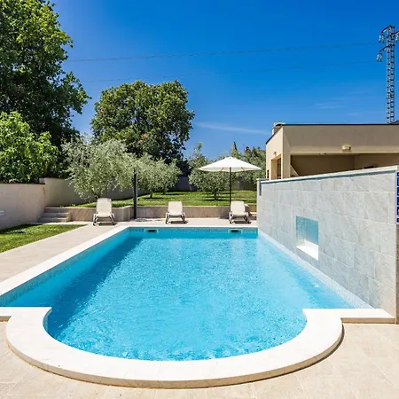 Markulin Near Medulin For 8 People Only 2km From The - Pet Friendly Šišan
