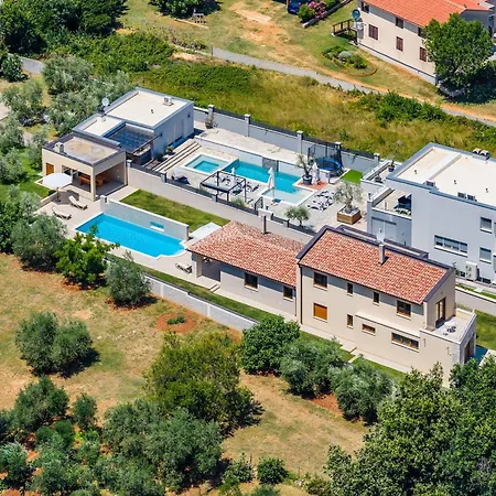 Markulin Near Medulin For 8 People Only 2km From The - Pet Friendly Villa Šišan