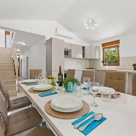 Markulin Near Medulin For 8 People Only 2km From The - Pet Friendly Villa *