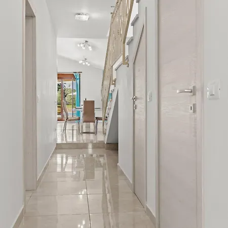 Villa Markulin Near Medulin For 8 People Only 2km From The - Pet Friendly Šišan