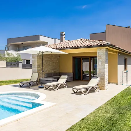Markulin Near Medulin For 8 People Only 2km From The - Pet Friendly * Šišan