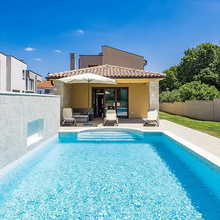Markulin Near Medulin For 8 People Only 2km From The - Pet Friendly Villa *