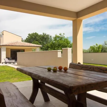Villa Markulin Near Medulin For 8 People Only 2km From The Sisan
