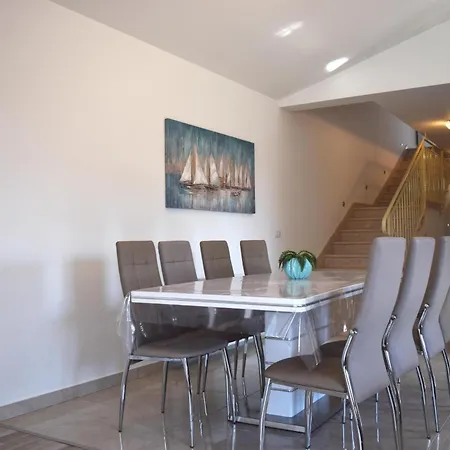 Villa Markulin Near Medulin For 8 People Only 2km From The Sisan