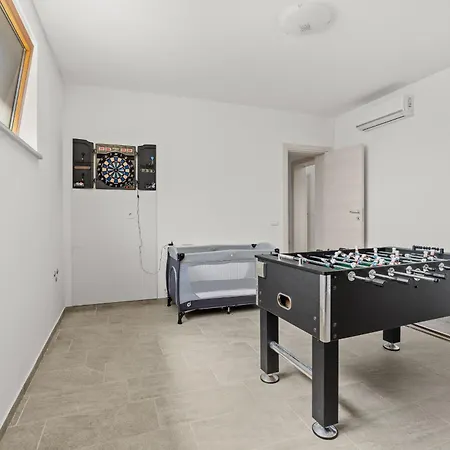 Markulin Near Medulin For 8 People Only 2km From The - Pet Friendly Villa