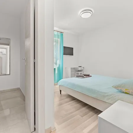 Markulin Near Medulin For 8 People Only 2km From The - Pet Friendly ヴィラ