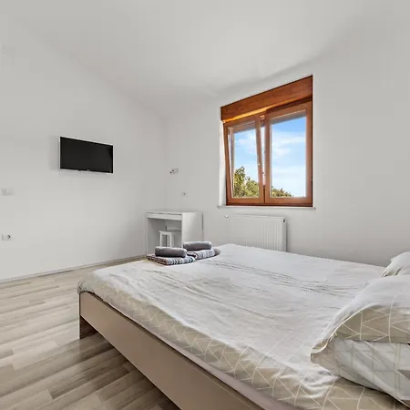 Markulin Near Medulin For 8 People Only 2km From The - Pet Friendly Šišan